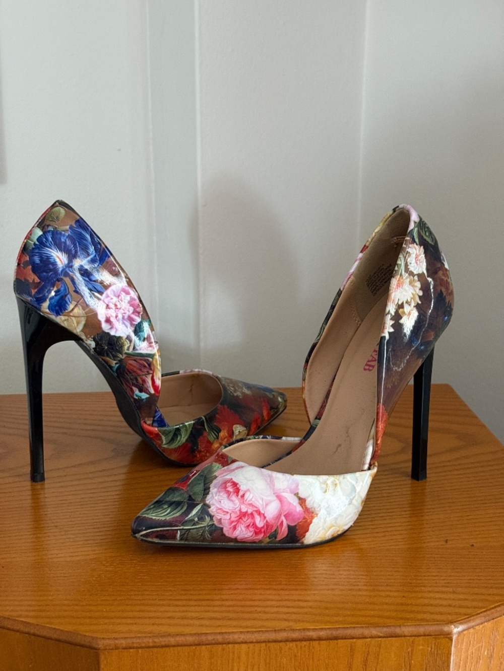 Women’s Shoes Size 7 - Picture 16 of 16